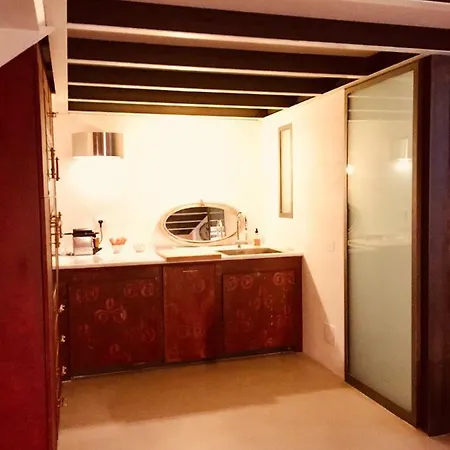 108 Eclectic Loft Near Corso Apartment